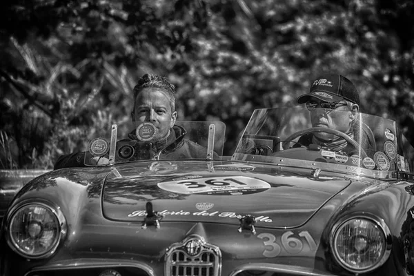 佩萨罗 Colle 巴托罗 意大利 2018年5月17日 阿尔法罗密欧朱丽叶 Sebring1956 老赛车在拉力赛里 Miglia 2018 — 图库照片