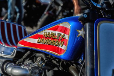 Pesaro Porto, İtalya - Haziran 13-2018: Harley Davidson bisikletçileri Beach Fest Pesaro