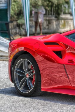 Fano Lido, İtalya - Haziran 10-2018: Ferrari 488 Gtb maruz Sapori E Motori'yi Fano içinde