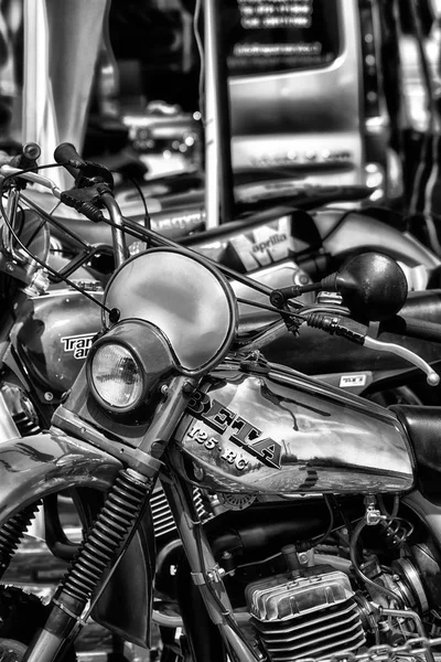 Fano Lido, İtalya - Haziran 10-2018: bir pozlama Sapori E Motori'yi Fano yaz 2018 yılında eski motokros