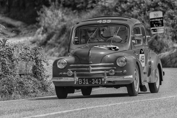 Pesaro Colle San Bartolo Italy 2018 Renault Cv1957 Старый Гоночный — стоковое фото