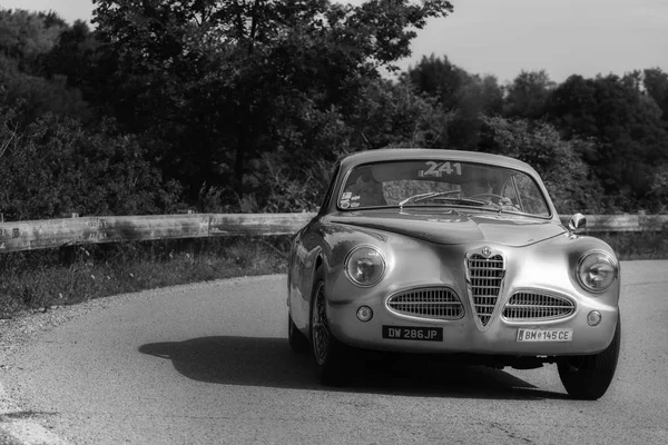 佩萨罗 Colle 巴托罗 意大利 2018年5月17日 阿尔法罗密欧 1900 Touring1952 老赛车在拉力赛里 Miglia — 图库照片