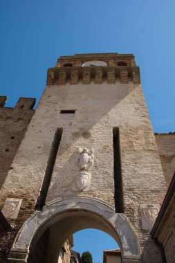 Gradara Castle, Gradara, Marche, İtalya kasabasında bulunan bir ortaçağ kalesi