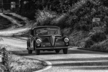 Pesaro Colle San Bartolo, İtalya - Mayıs 17-2018: Alfa Romeo 6c 2500 spor 