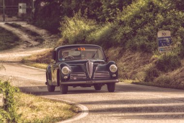Pesaro Colle San Bartolo, İtalya - Mayıs 17-2018: Alfa Romeo 6c 2500 spor 