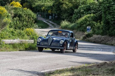 Pesaro Colle San Bartolo, İtalya - Mayıs 17-2018: Alfa Romeo 6c 2500 spor 