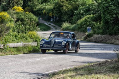 Pesaro Colle San Bartolo, İtalya - Mayıs 17-2018: Alfa Romeo 6c 2500 spor 