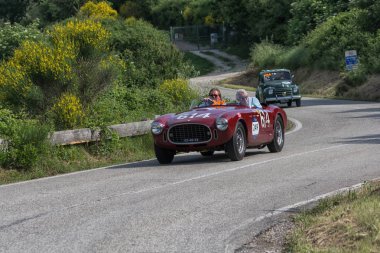 Pesaro Colle San Bartolo, İtalya - Mayıs 17-2018: Ferrari 340 Amerika örümcek Vignale1952 eski yarış otomobil Rallisi'nde Mille Miglia 2018 ünlü İtalyan tarihi Formula (1927-1957)