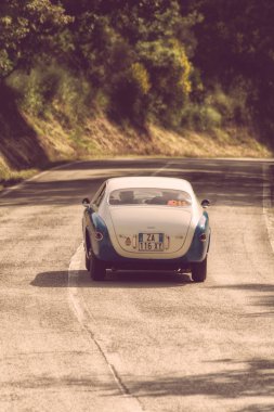 Pesaro Colle San Bartolo, İtalya - Mayıs 17-2018: Ferrari 212/225 S ihracat Berl. Eski bir yarış araba ralli Mille Miglia 2018 ünlü İtalyan tarihi Formula (1927-1957 yılında Vignale 1951)