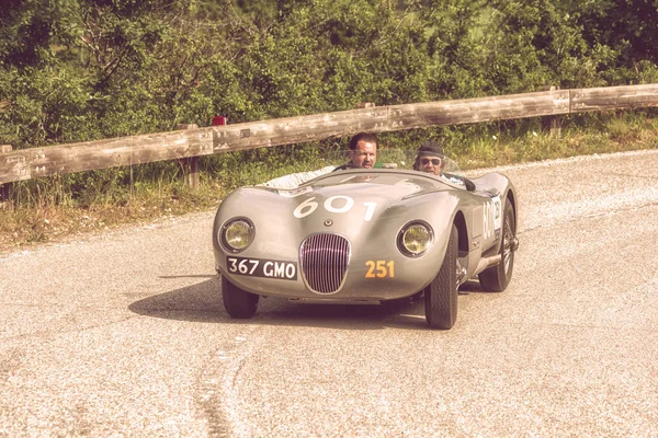 イタリア ペーザロ バルトロが 2018 ラリー Mille Miglia 2018 有名なイタリアの歴史的レース 1927 — ストック写真