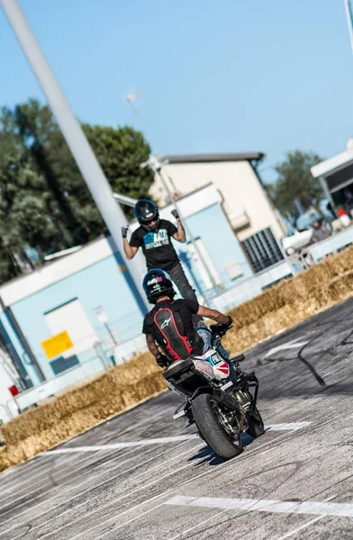 Pesaro Porto Talya Haziran 2018 Moto Performans Bir Motosiklet Üzerinde — Stok fotoğraf