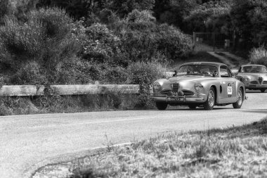 Pesaro Colle San Bartolo, İtalya - Mayıs 17-2018: Alfa Romeo 1900 C Sprint 1952'eski bir yarış araba ralli Mille Miglia 2018 ünlü İtalyan tarihi Formula (1927-1957 yılında Touring)
