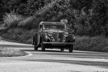 Pesaro Colle San Bartolo, İtalya - Mayıs 17-2018: Mg Sa 1938 yılında eski bir yarış araba ralli Mille Miglia 2018 ünlü İtalyan tarihi Formula (1927-1957)