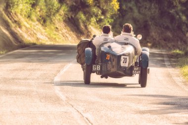 Pesaro Colle San Bartolo, İtalya - Mayıs 17-2018: Bugatti T 35 A 1925 eski bir yarış araba ralli Mille Miglia 2018 ünlü İtalyan tarihi Formula (1927-1957)