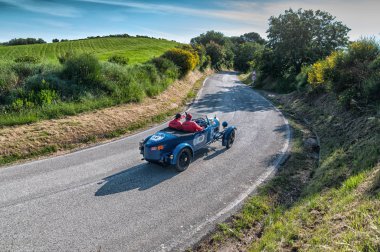 PESARO SAN BARTOLO, İTALYA - 17 Mayıs 2018: BUGATTI T 40 1929 Mille Miglia 2018 rallisinde eski bir yarış arabası üzerinde ünlü İtalyan tarihi yarışı (1927-1957))