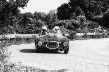 Pesaro Colle San Bartolo, İtalya - Mayıs 17-2018: O.S.C.A. Mt4 1350 2ad 1952'eski bir yarış araba ralli Mille Miglia 2018 ünlü İtalyan tarihi Formula (1927-1957)