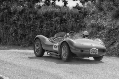 Pesaro Colle San Bartolo, İtalya - Mayıs 17-2018: Maserati A6 Gcs/53 FANTUZZI 1954 tarihinde eski bir yarış araba ralli Mille Miglia 2018 ünlü İtalyan tarihi Formula (1927-1957)