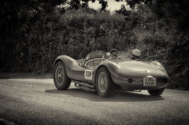 Pesaro Colle San Bartolo, İtalya - Mayıs 17-2018: Maserati A6 Gcs/53 FANTUZZI 1954 tarihinde eski bir yarış araba ralli Mille Miglia 2018 ünlü İtalyan tarihi Formula (1927-1957)