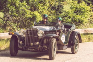 Pesaro Colle San Bartolo, İtalya - Mayıs 17-2018: Fiat 525 Ss 1930 tarihinde eski bir yarış araba ralli Mille Miglia 2018 ünlü İtalyan tarihi Formula (1927-1957) 