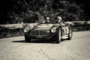 Pesaro Colle San Bartolo, İtalya - Mayıs 17-2018: Maserati A6gcs Fiandri 1954 tarihinde eski bir yarış araba ralli Mille Miglia 2018 ünlü İtalyan tarihi Formula (1927-1957)