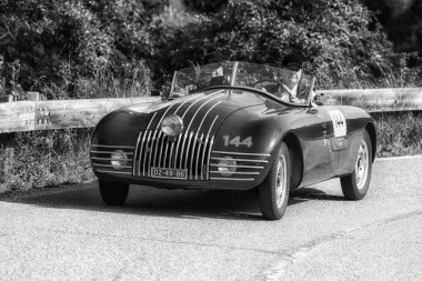 Pesaro Colle San Bartolo, İtalya - Mayıs 17-2018: Stanguellini 1100 Hardtop Ala D'Oro 1947 tarihinde eski bir yarış araba içinde ralli Mille Miglia 2018 ünlü İtalyan tarihi Formula (1927-1957) 