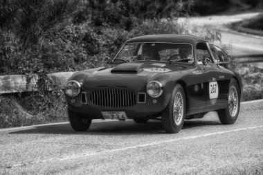 Pesaro Colle San Bartolo, İtalya - Mayıs 17-2018: Zagato Fiat 8v 1952'eski bir yarış araba ralli Mille Miglia 2018 ünlü İtalyan tarihi Formula (1927-1957) 