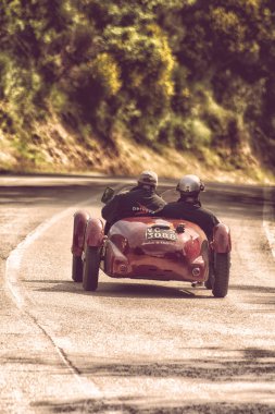 Pesaro Colle San Bartolo, İtalya - Mayıs 17-2018: Dagrada 750 spor 1950 eski bir yarış araba ralli Mille Miglia 2018 ünlü İtalyan tarihi Formula (1927-1957 tarihinde)