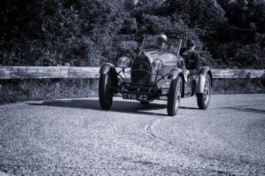 Pesaro Colle San Bartolo, İtalya - Mayıs 17-2018: Bugatti T 40 1927 tarihinde eski bir yarış araba ralli Mille Miglia 2018 ünlü İtalyan tarihi Formula (1927-1957) 