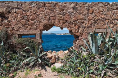 Fortezza Bastiani tahkimat Caprera Adası Sardunya İtalya