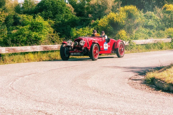 イタリア ペーザロ バルトロが 2018 アストン マーティン リットルの速度モデル 1936 ラリー Mille — ストック写真