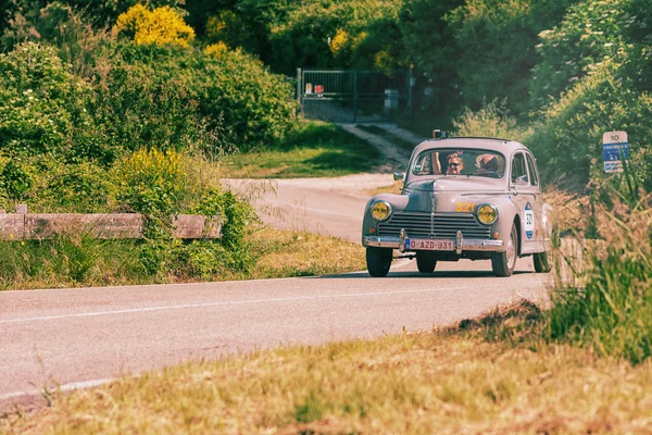 Pesaro Colle San Bartolo Italy 2018 Peugeot 203 195 Старом — стоковое фото