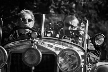 Alfa Romeo 6c 1500 Super Sport 1928 Mille Miglia rallisi 2018 ünlü İtalyan tarihi yarış (1927-1957) eski bir yarış otomobili üzerinde) 