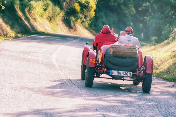 665 Superba 2200 1931 在拉力赛 Mille Miglia 2018 著名的意大利历史比赛 1927 — 图库照片