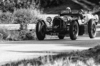 Pesaro Colle San Bartolo, İtalya - Mayıs 17-2018: Alfa Romeo 8c 2300 Monza 1933 eski bir yarış araba ralli Mille Miglia 2018 ünlü İtalyan tarihi Formula (1927-1957)