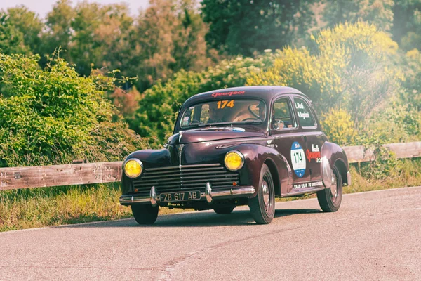 Пезаро Колле Сан Брат Італії Може 2018 Роки Peugeot 203 — стокове фото