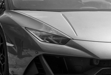 Porto Cervo, İtalya - 13 Ağustos 2019 : Spor otomobil Lamborghini Huracn Cabriolet