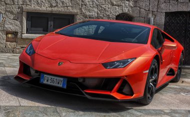 Porto Cervo, İtalya - 13 Ağustos 2019 : Spor otomobil Lamborghini in porto cervo