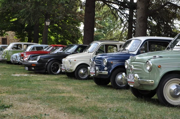 Pesaro , İtalya - 7 Temmuz - 2019 : Vintage Car Fiat 600 In Esposition