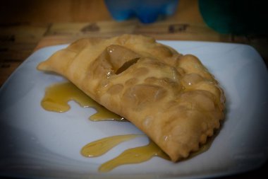 seada Sardunya geleneğinin tipik bir yemektir