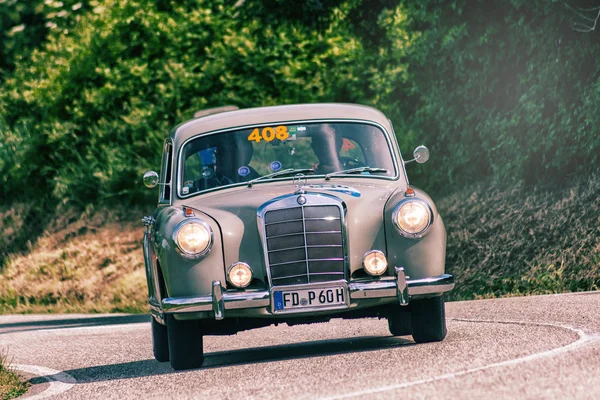 Пезаро Колле Сан Брат Італії Може 2018 Роки Mercedes Benz — стокове фото