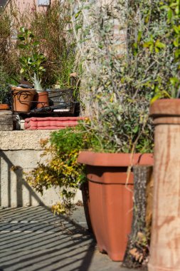 20 Ağustos 2019 - San Pantaleo , İtalya: San Pantaleo Sardunya'daki dış bina (100 corrispondenze)