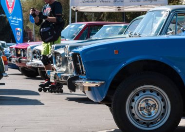 Pesaro, İtalya - set 29, 2019: Alfa Romeo Alfetta sergilenen eski bir arabada