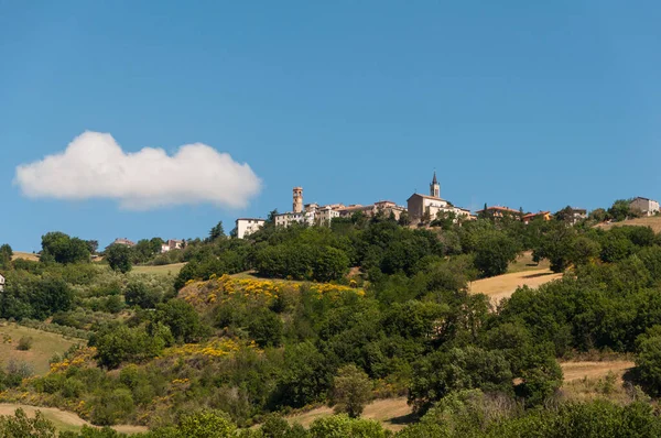 Pequeño Pueblo Montecalvo Foglia Ruta Urbino Cuesta Abajo — Foto de Stock