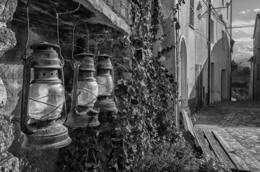 Ortaçağ köyü nidastore, Marche bölgesinde, Ancona ilinin Arcevia ilçesine bağlı bir köydür. M