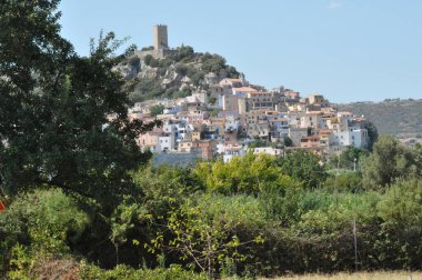 Posta... Sardinya 'nın en güzel tepe köyü üzerinde Castello della Fava var. Konum: Posada, Nuoro ili, Sardinya, İtalya, Avrupa