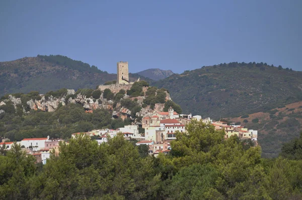 Posada Hermoso Pueblo Cima Colina Cerdeña Con Castello Della Fava —  Fotos de Stock