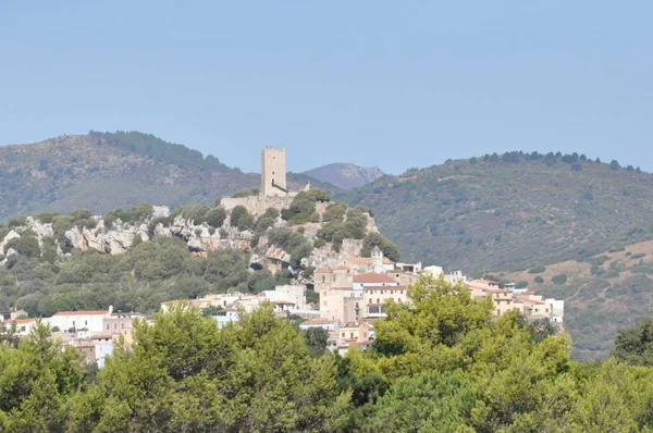 Posada Hermoso Pueblo Cima Colina Cerdeña Con Castello Della Fava — Foto de Stock