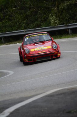 PESARO, İTALYA - 11 OTT 2020: SAN BARTOLO PARK VINTAGE Car PORSCHE 911 RS
