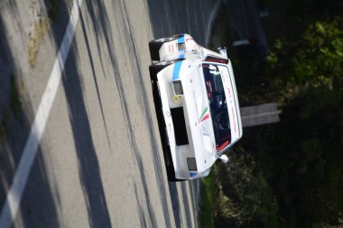 PESARO, İTALYA - 11 OTT 2020: SAN BARTOLO PARK VINTAGE CAR FIAT X 1 / 9