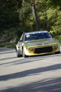 PESARO, İTALYA - 11 OTT 2020: SAN BARTOLO PARK VINTAGE CAR FIAT X 1 / 9